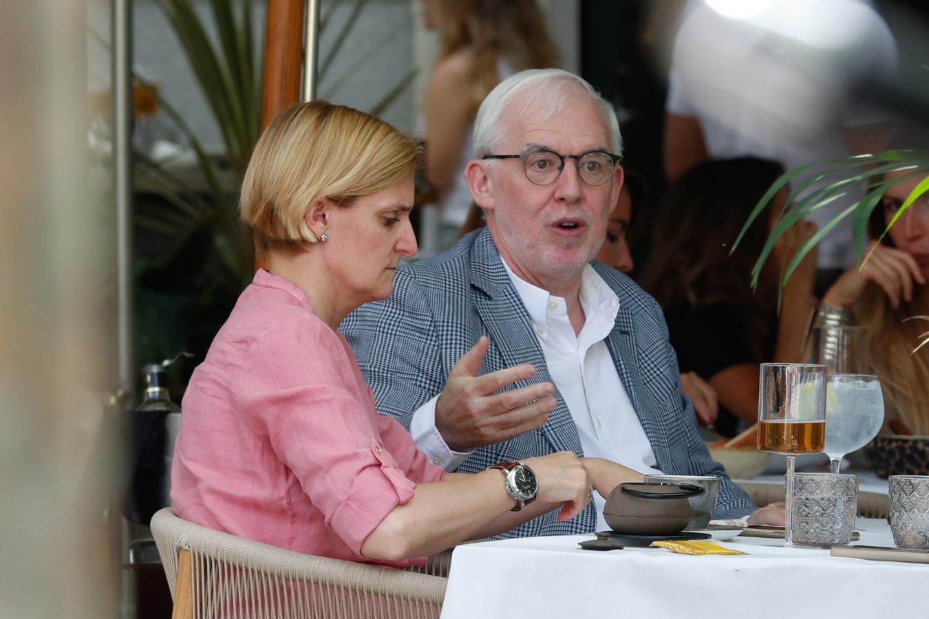 María Zurita acudió a una terraza para disfrutar de una charla agradable con unos amigos. 