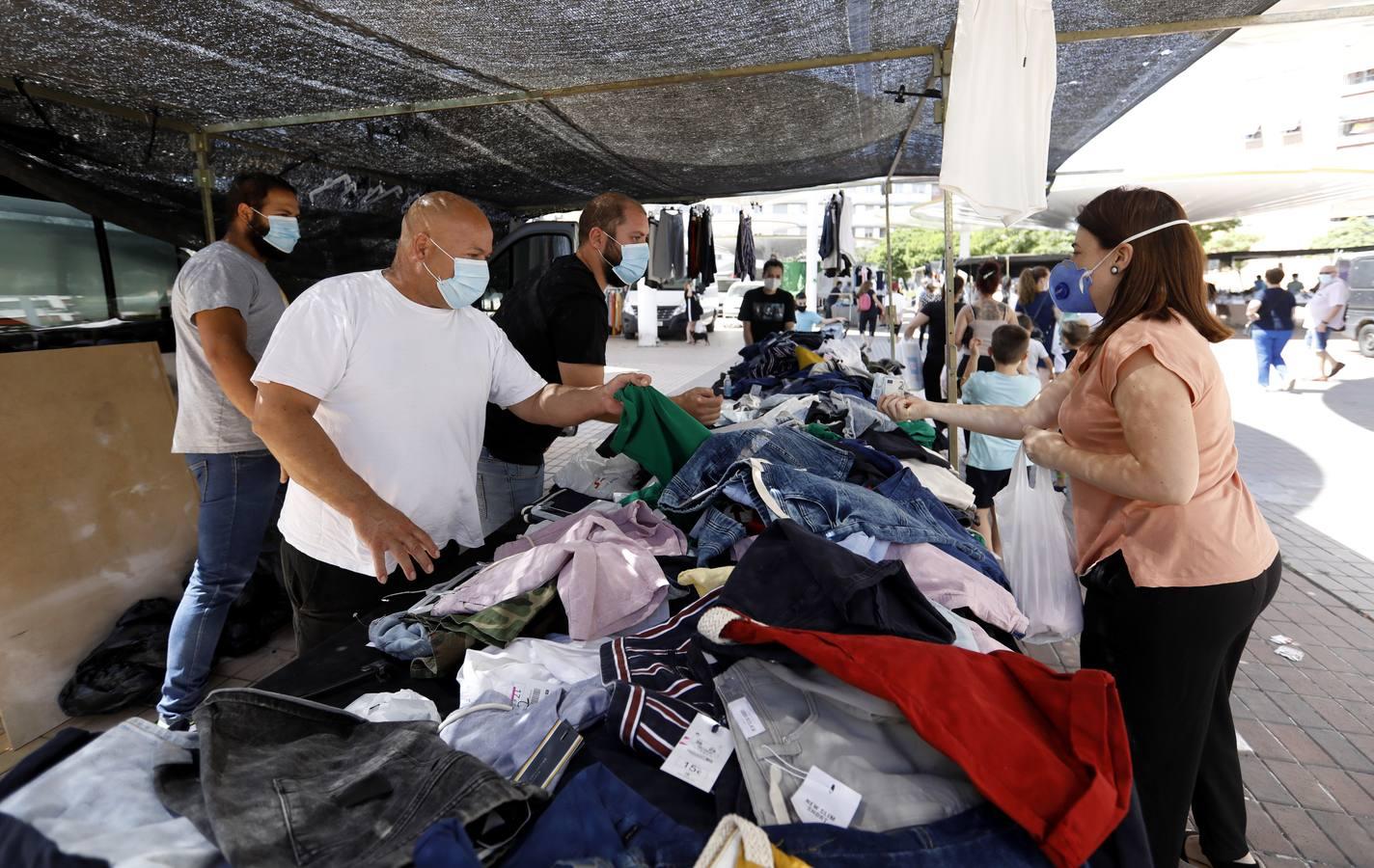 La vuelta de los mercadillos en Córdoba, en imágenes