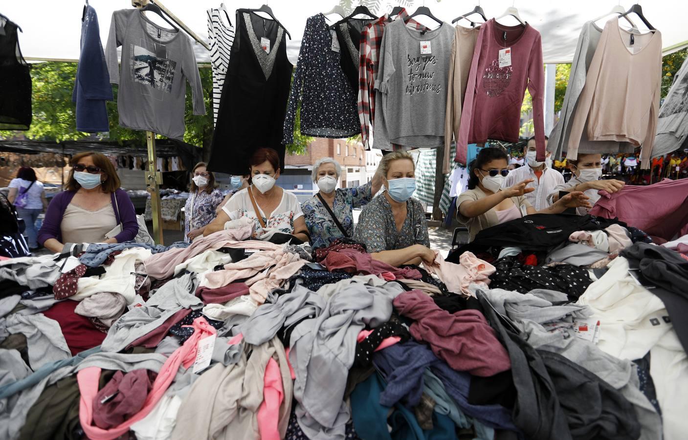 La vuelta de los mercadillos en Córdoba, en imágenes