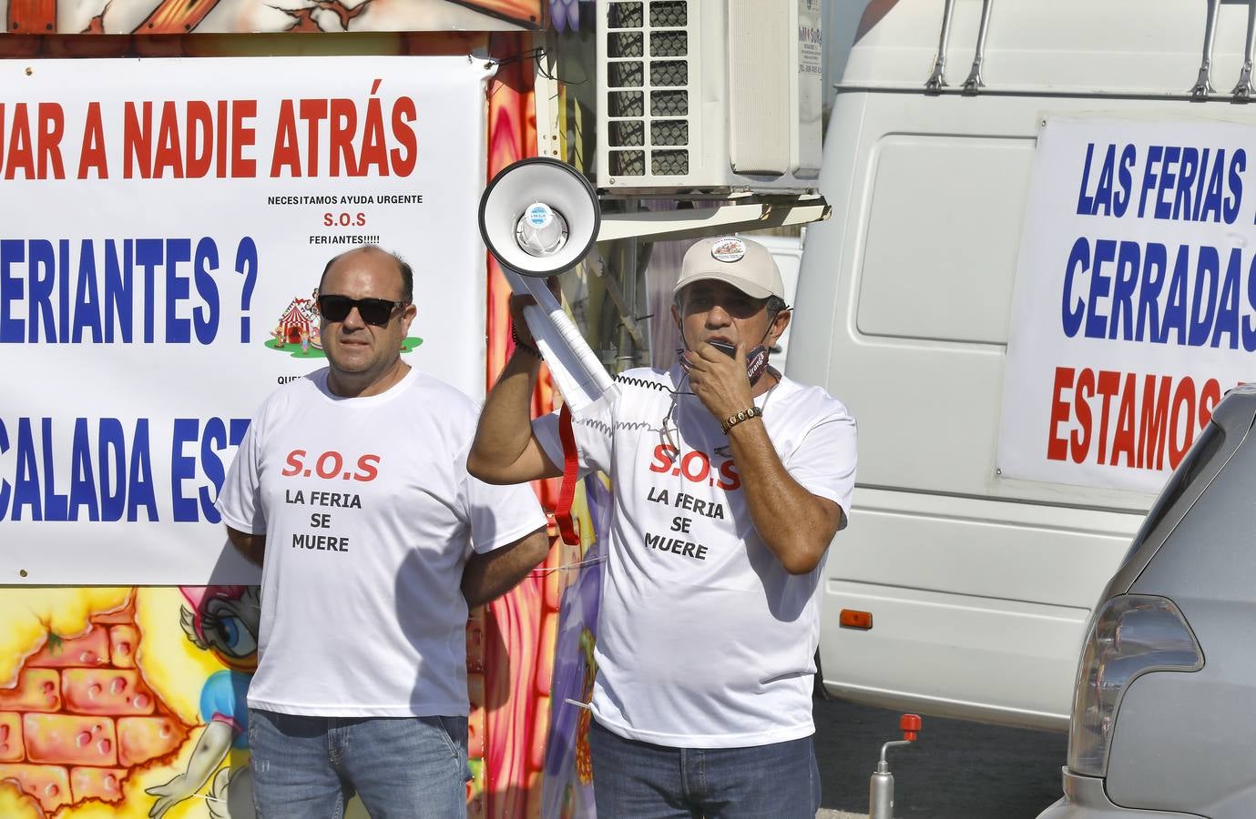 En imágenes, los feriantes se plantan ante el Parlamento andaluz