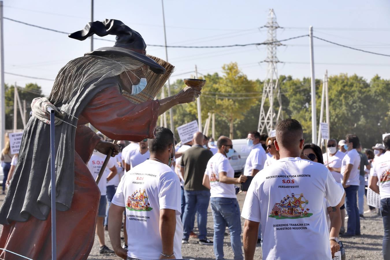 En imágenes, los feriantes se plantan ante el Parlamento andaluz