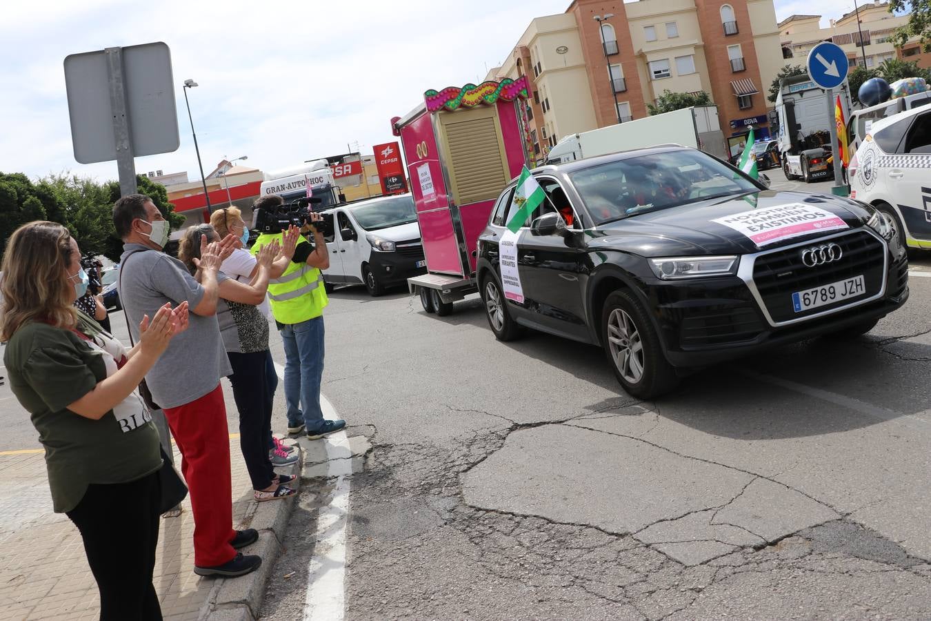 La marcha de protesta de los feriantes de Aguilar a Lucena, en imágenes