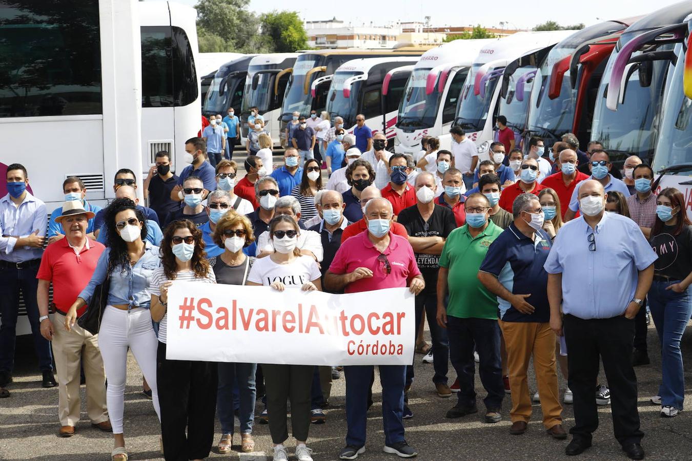 La caravana de autobuses de Córdoba, en imágenes