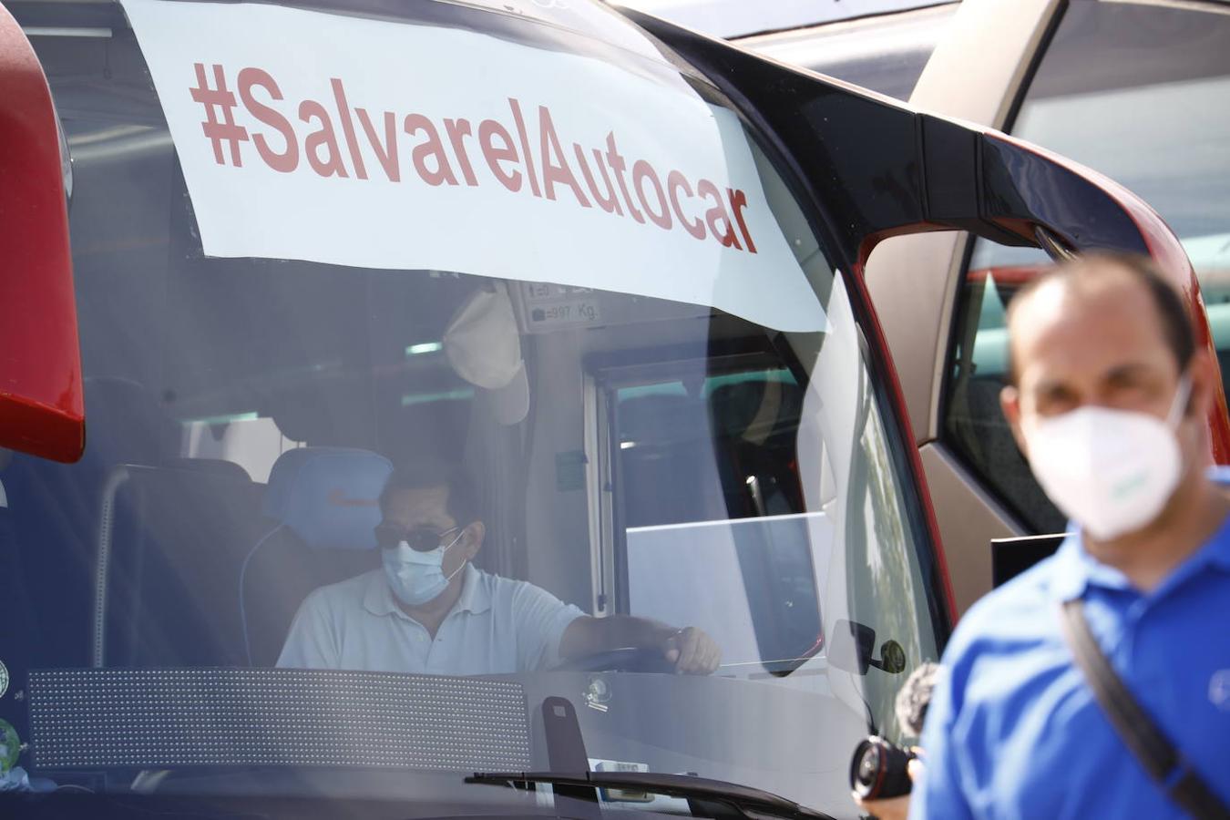 La caravana de autobuses de Córdoba, en imágenes