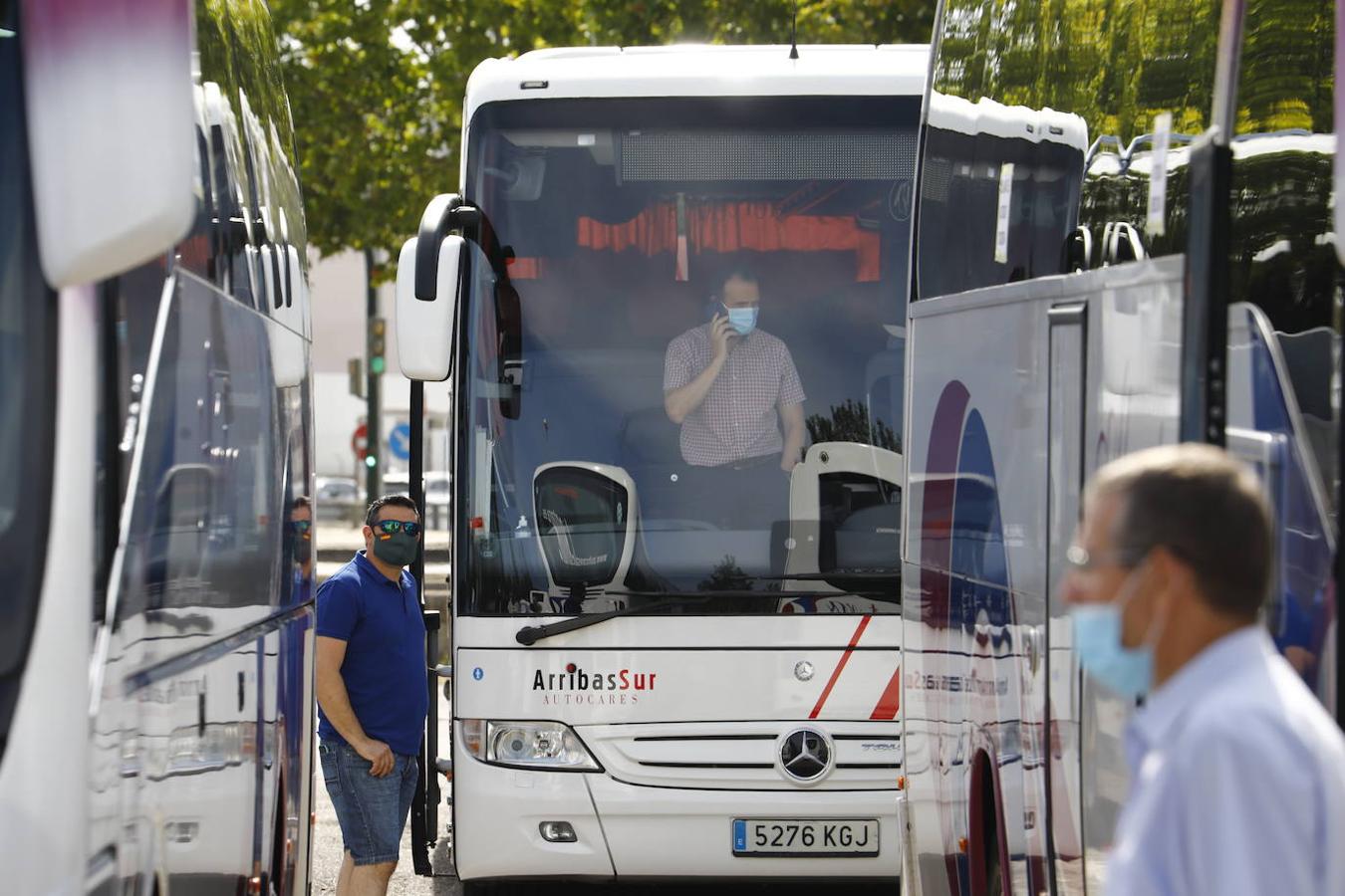 La caravana de autobuses de Córdoba, en imágenes