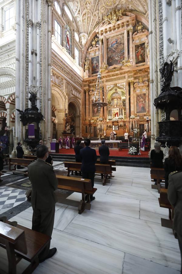 La misa del obispo de Córdoba por los fallecidos por el coronavirus, en imágenes