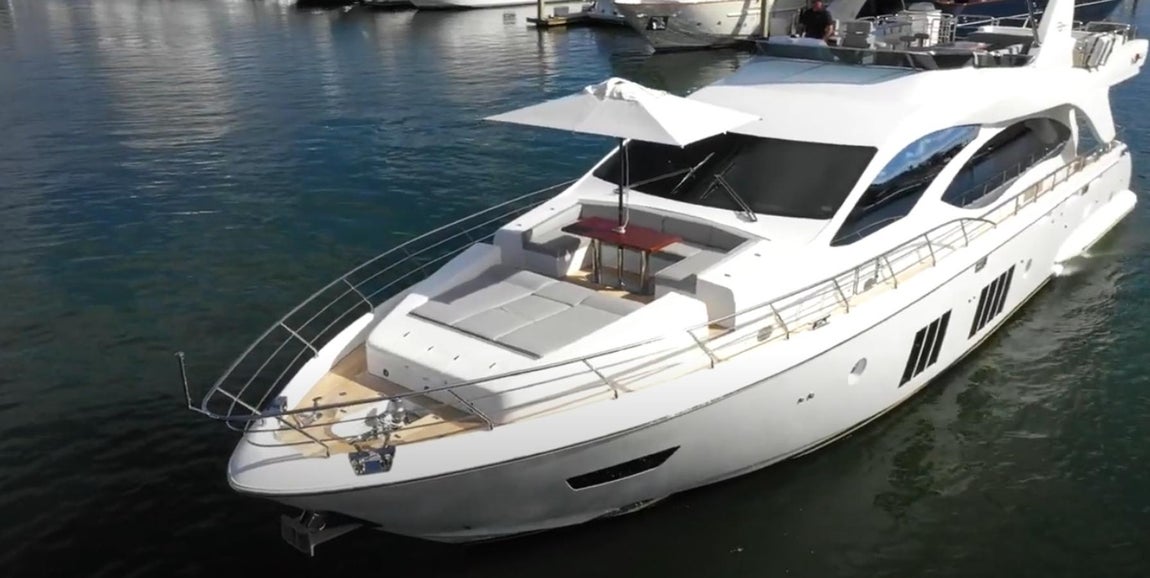 Una embarcación del 2009 valorada en 2,5 millones. Sin embargo, hay quienes apuntan a que el motivo de la venta no es otro que adquirir uno más moderno, de la misma gama, valorado en 7 millones de euros.