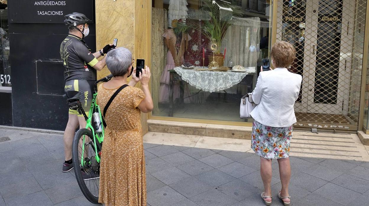 Sevilla vive un Corpus atípico