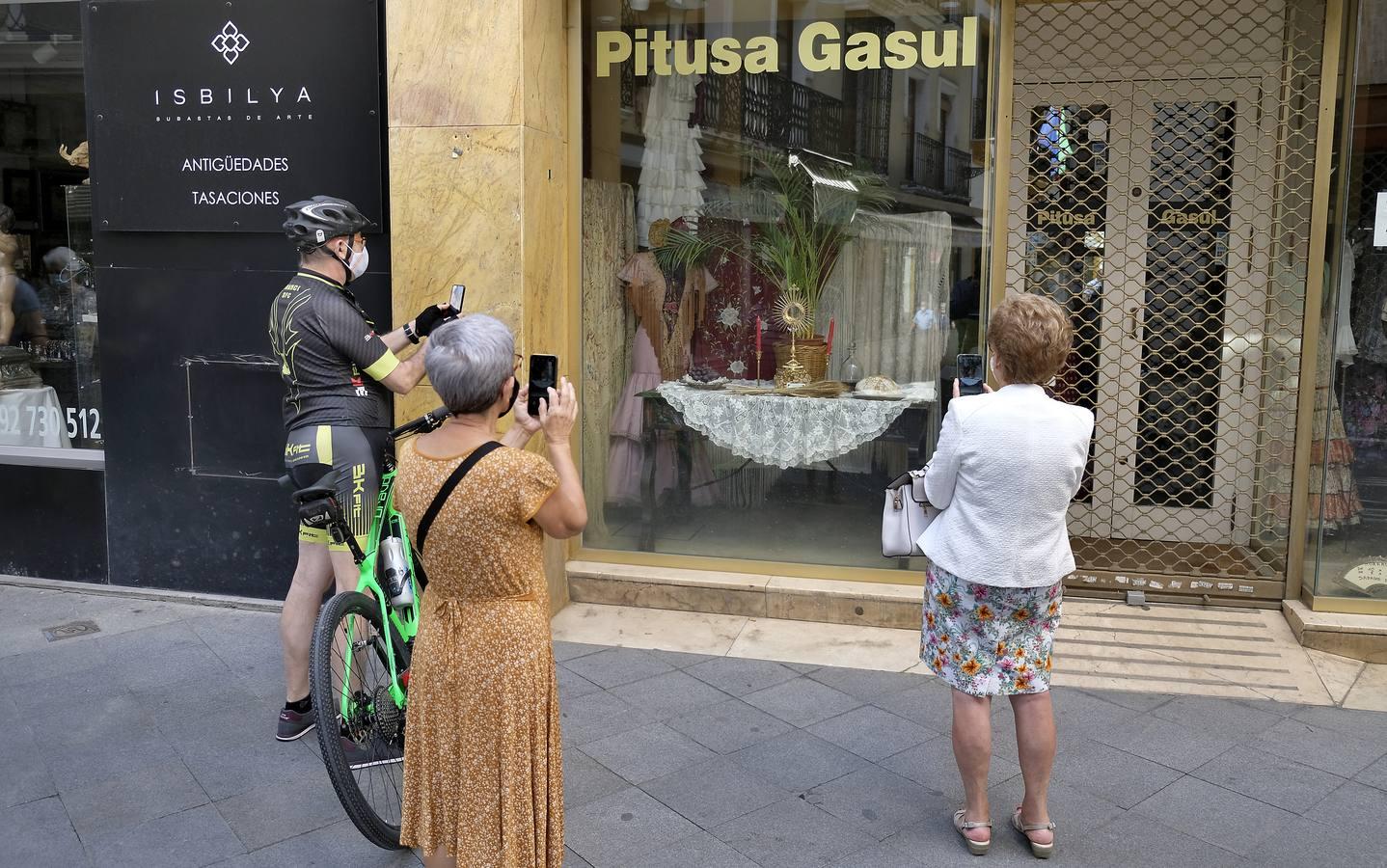 Sevilla vive un Corpus atípico