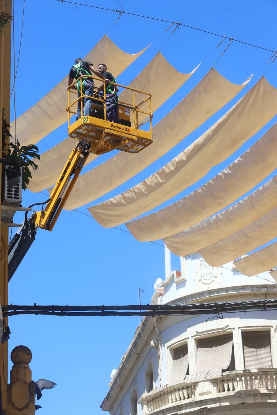 En imágenes, los toldos contra el calor llegan al Centro de Córdoba