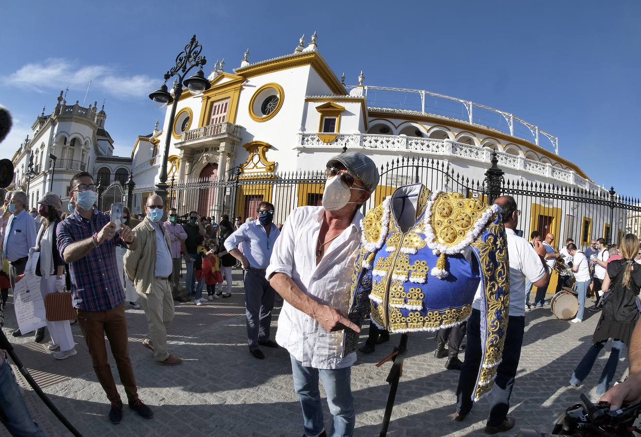 En imágenes, paseo taurino reivindicativo por las calles de Sevilla