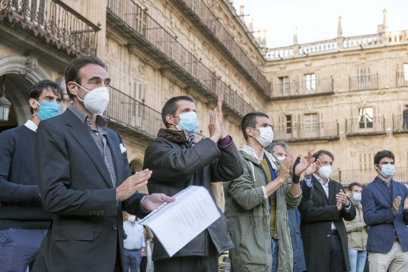 Aplausos y reconocimiento al toreo. 