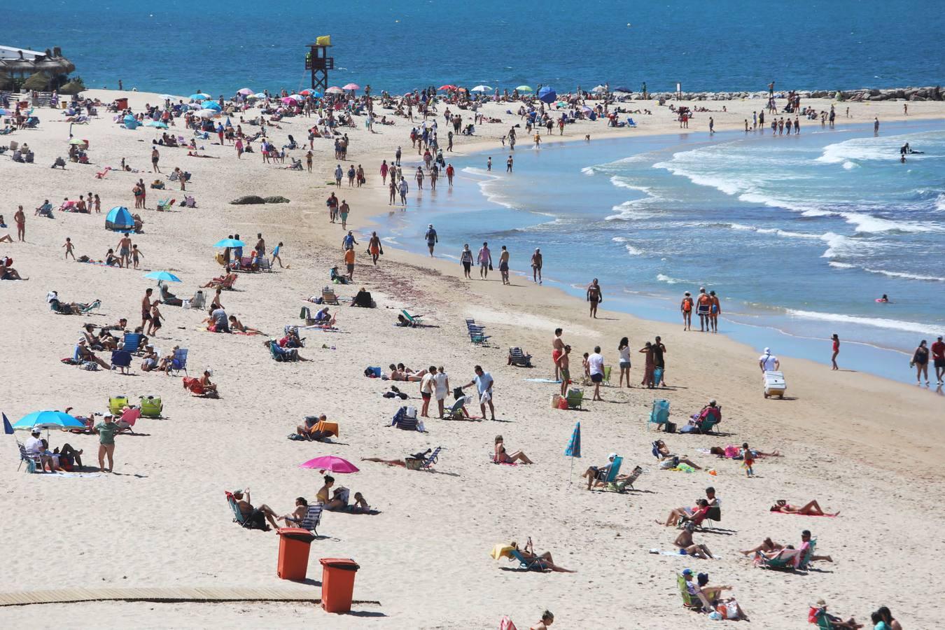 Las playas de Cádiz afrontan otro domingo entre medidas de seguridad