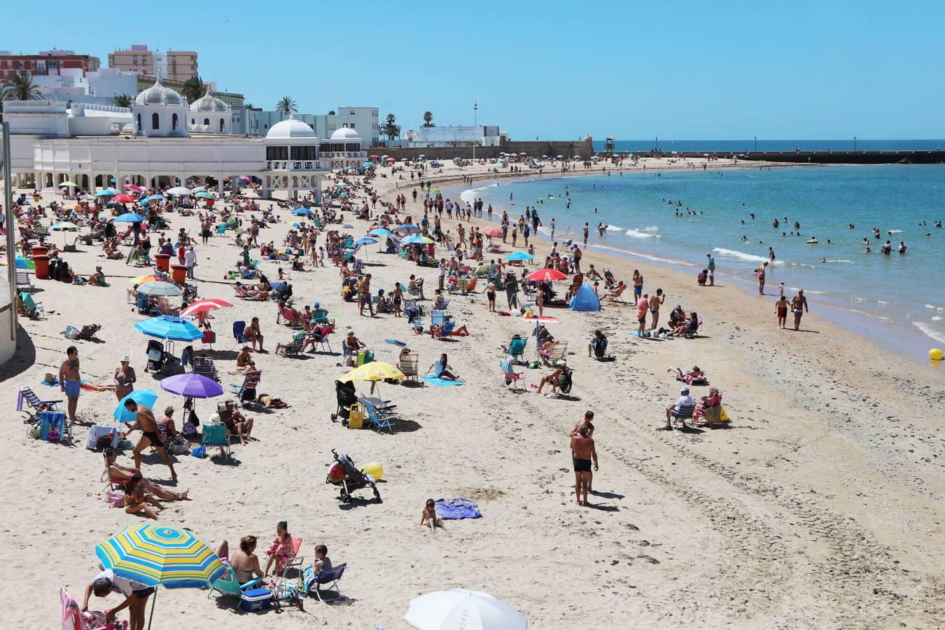 Las playas de Cádiz afrontan otro domingo entre medidas de seguridad