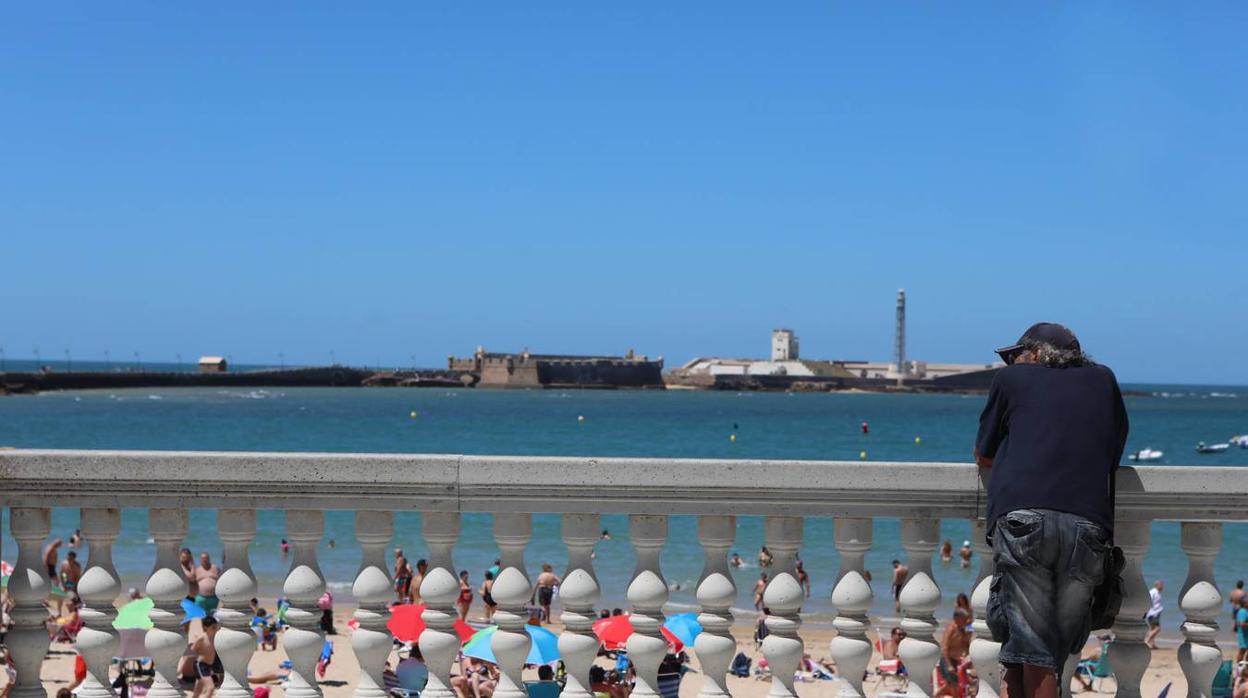 Las playas de Cádiz afrontan otro domingo entre medidas de seguridad