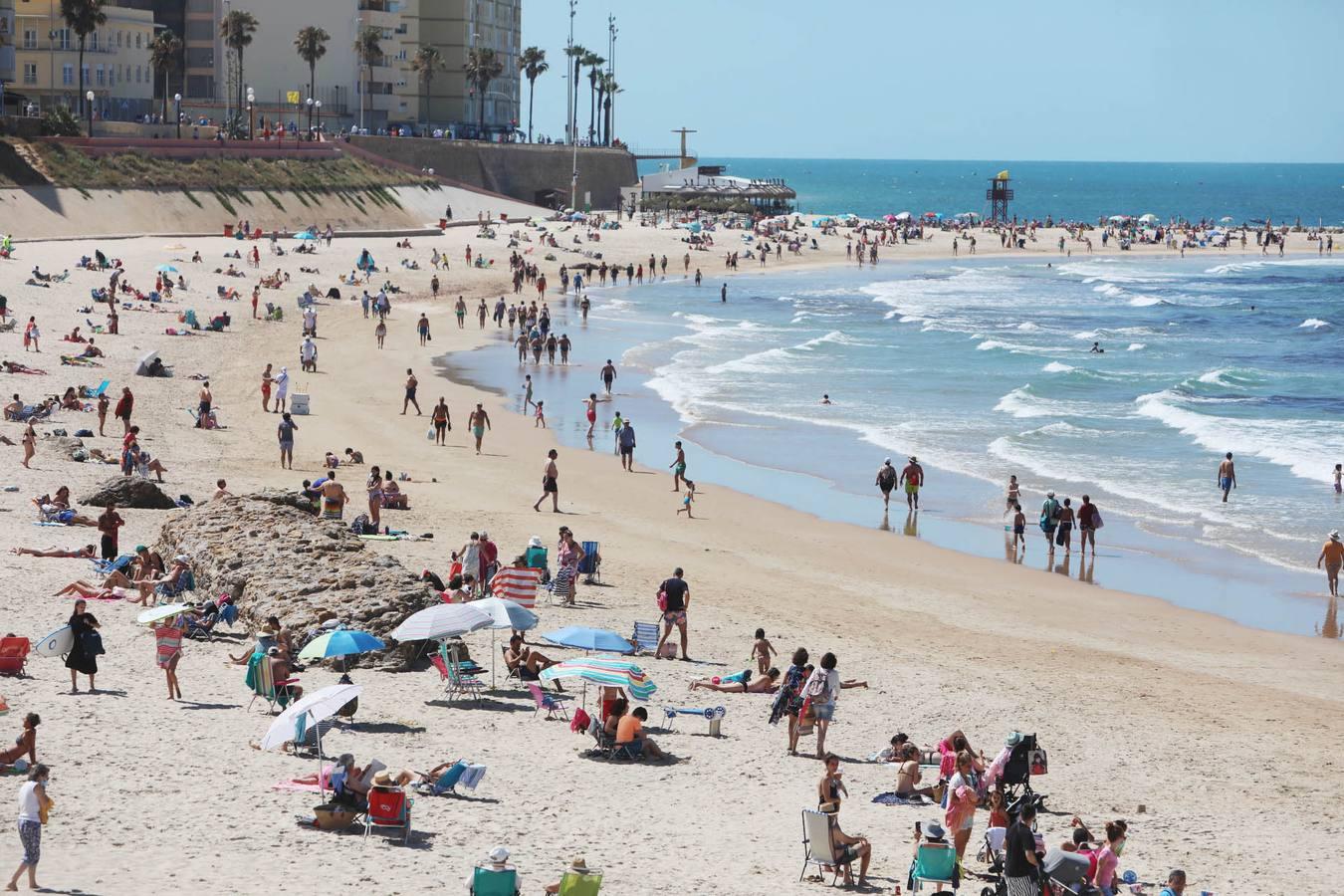 Las playas de Cádiz afrontan otro domingo entre medidas de seguridad