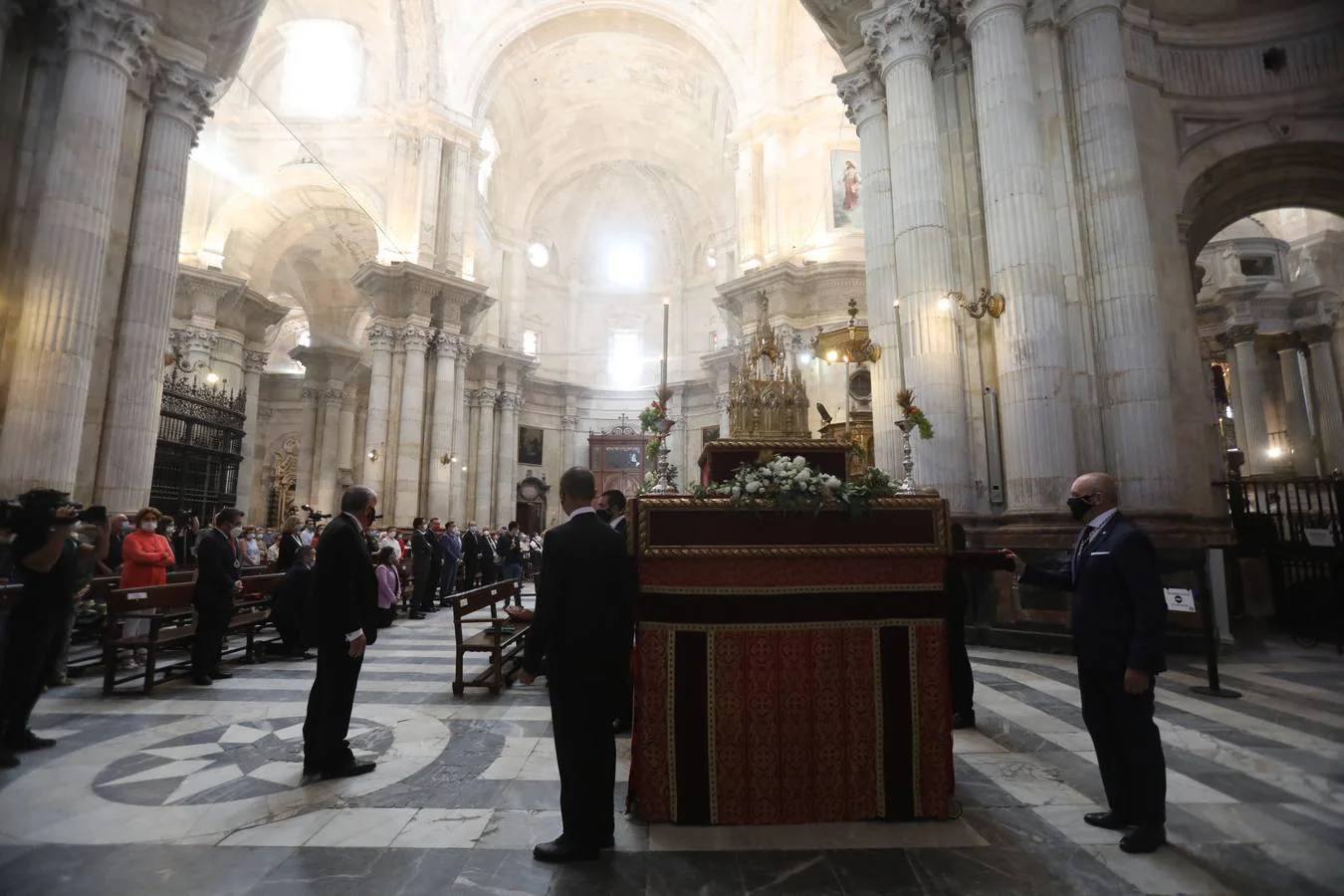 El Corpus de Cádiz se celebra sin cubrir aforo y sin el equipo de Gobierno