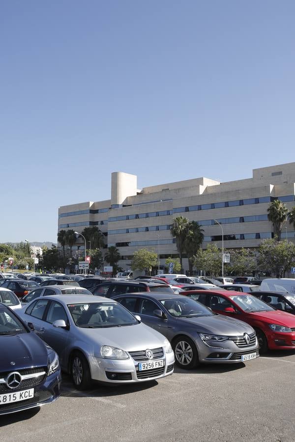 Así están los aparcamientos del hospital Reina Sofía de Córdoba, en imágenes