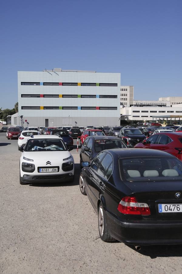 Así están los aparcamientos del hospital Reina Sofía de Córdoba, en imágenes