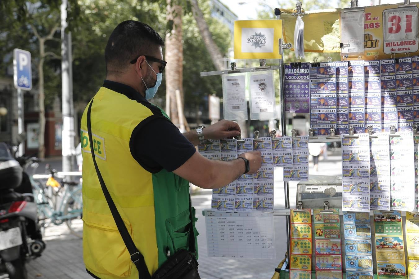 La vuelta de la venta de cupones de la ONCE en Córdoba, en imágenes