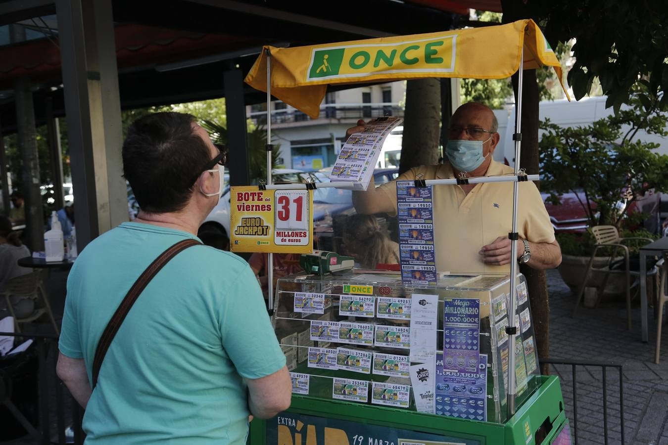 La vuelta de la venta de cupones de la ONCE en Córdoba, en imágenes