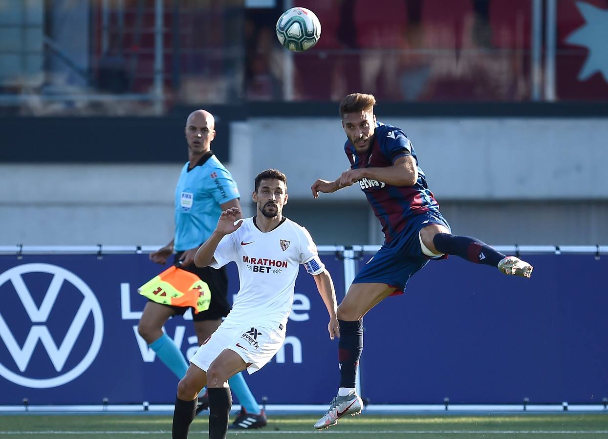 El partido Levante-Sevilla, en imágenes