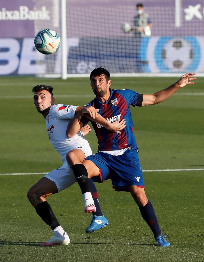 El partido Levante-Sevilla, en imágenes