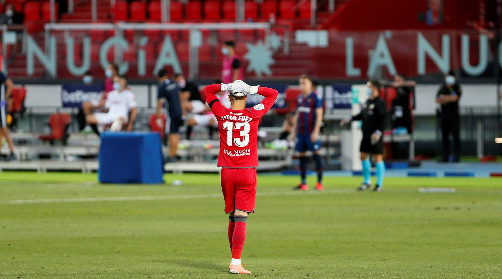 El partido Levante-Sevilla, en imágenes