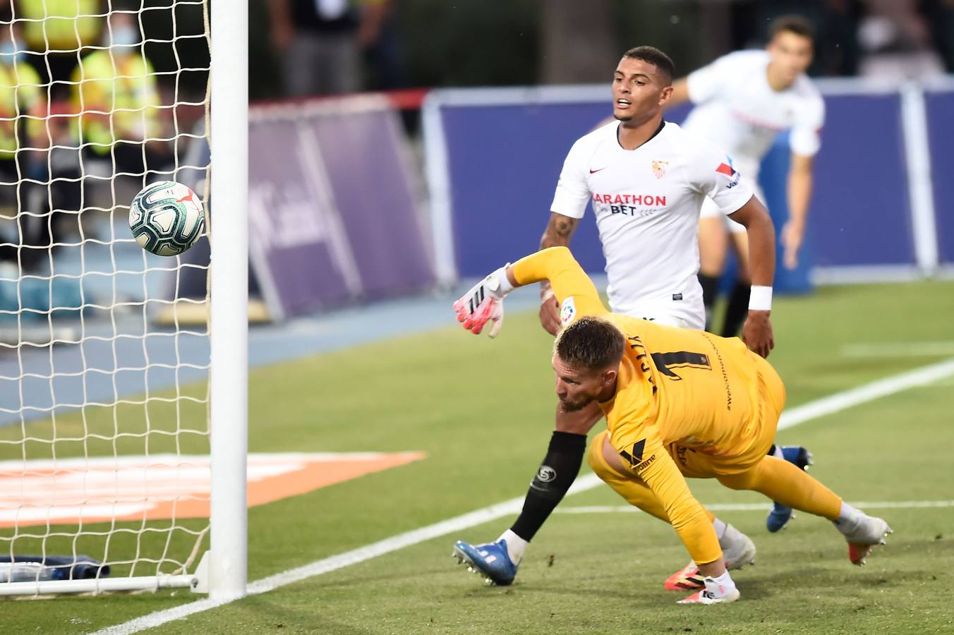 El partido Levante-Sevilla, en imágenes