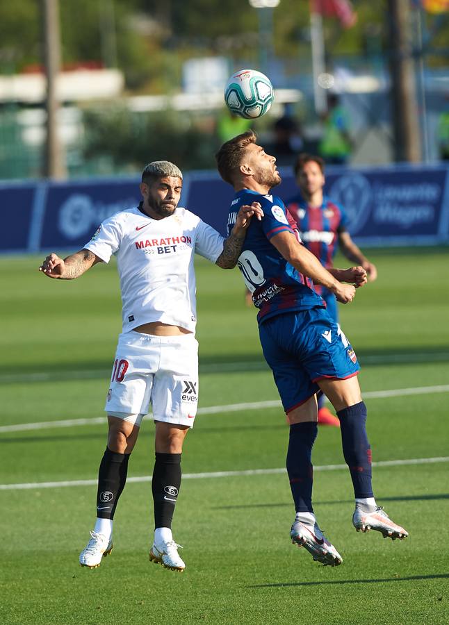 El partido Levante-Sevilla, en imágenes