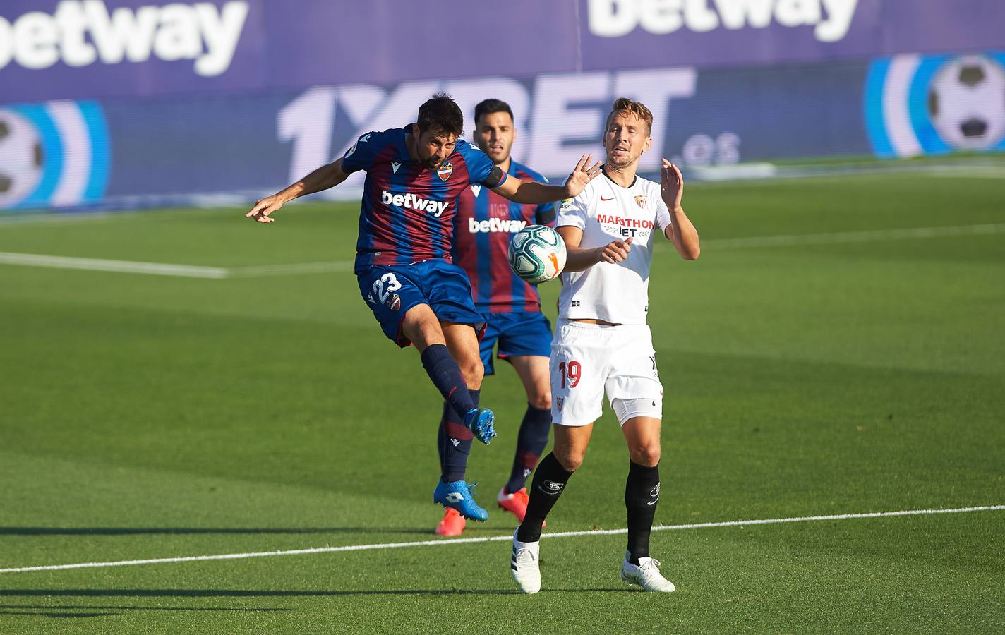 El partido Levante-Sevilla, en imágenes