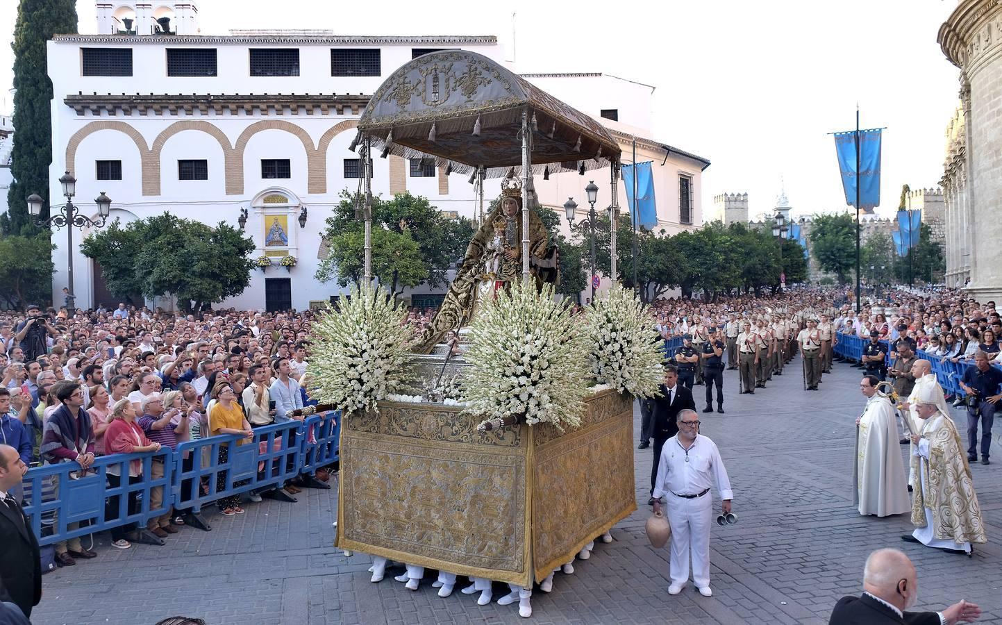 Fotogalería de Santiago Gómez Sierra en las hermandades de Sevilla