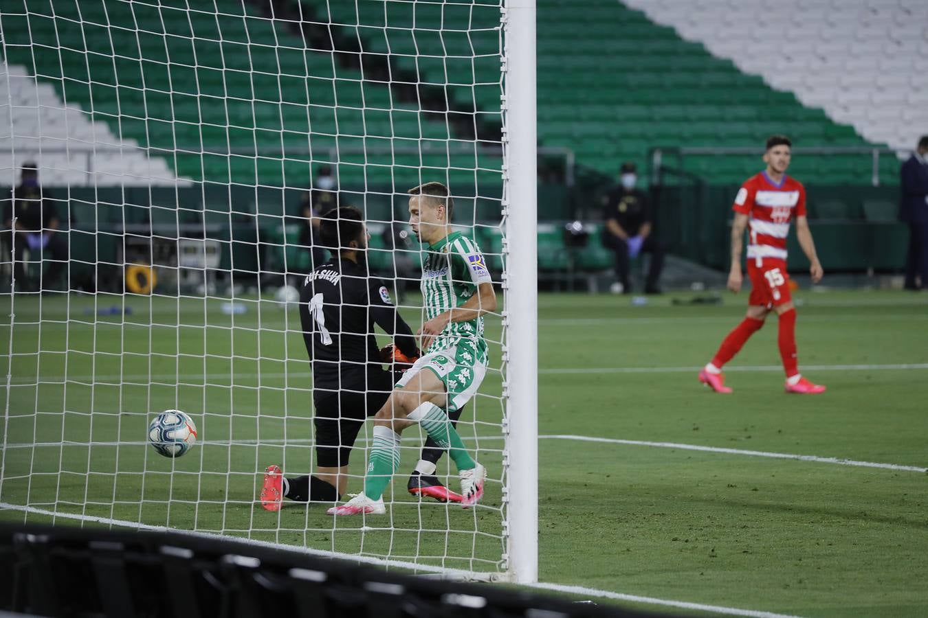 En imágenes, el Betis-Granada en el Villamarín