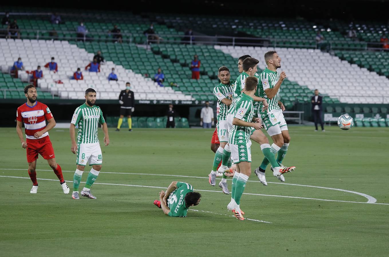 En imágenes, el Betis-Granada en el Villamarín