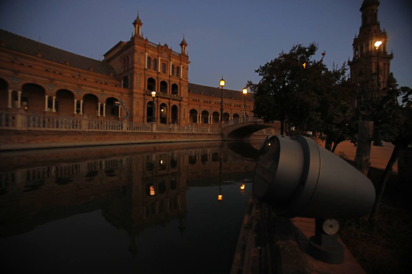 En imágenes, la Plaza España, sin iluminación durante el estado de alarma