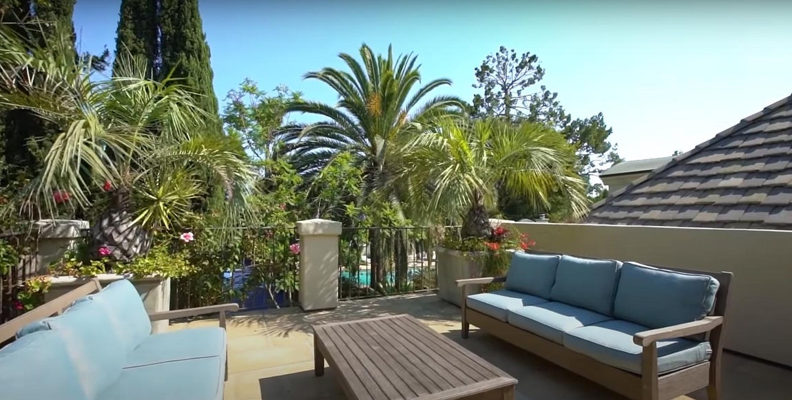 Terrazas y rincones con encanto. Tampoco faltan las terrazas acomodadas al detalle y con vistas al exclusivo barrio hollywoodiense.