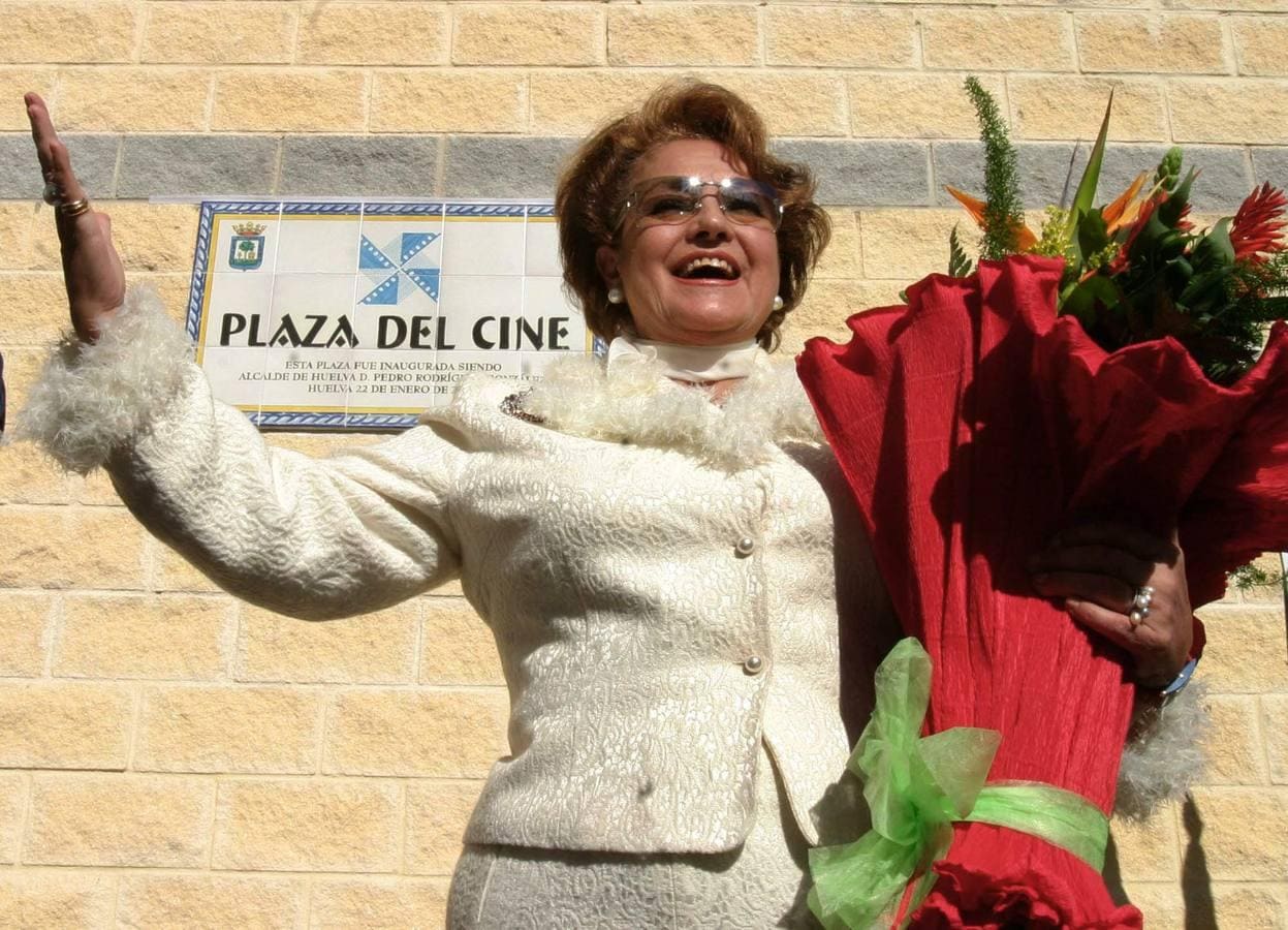 Inaugurando la Plaza del Cine en Huelva. 