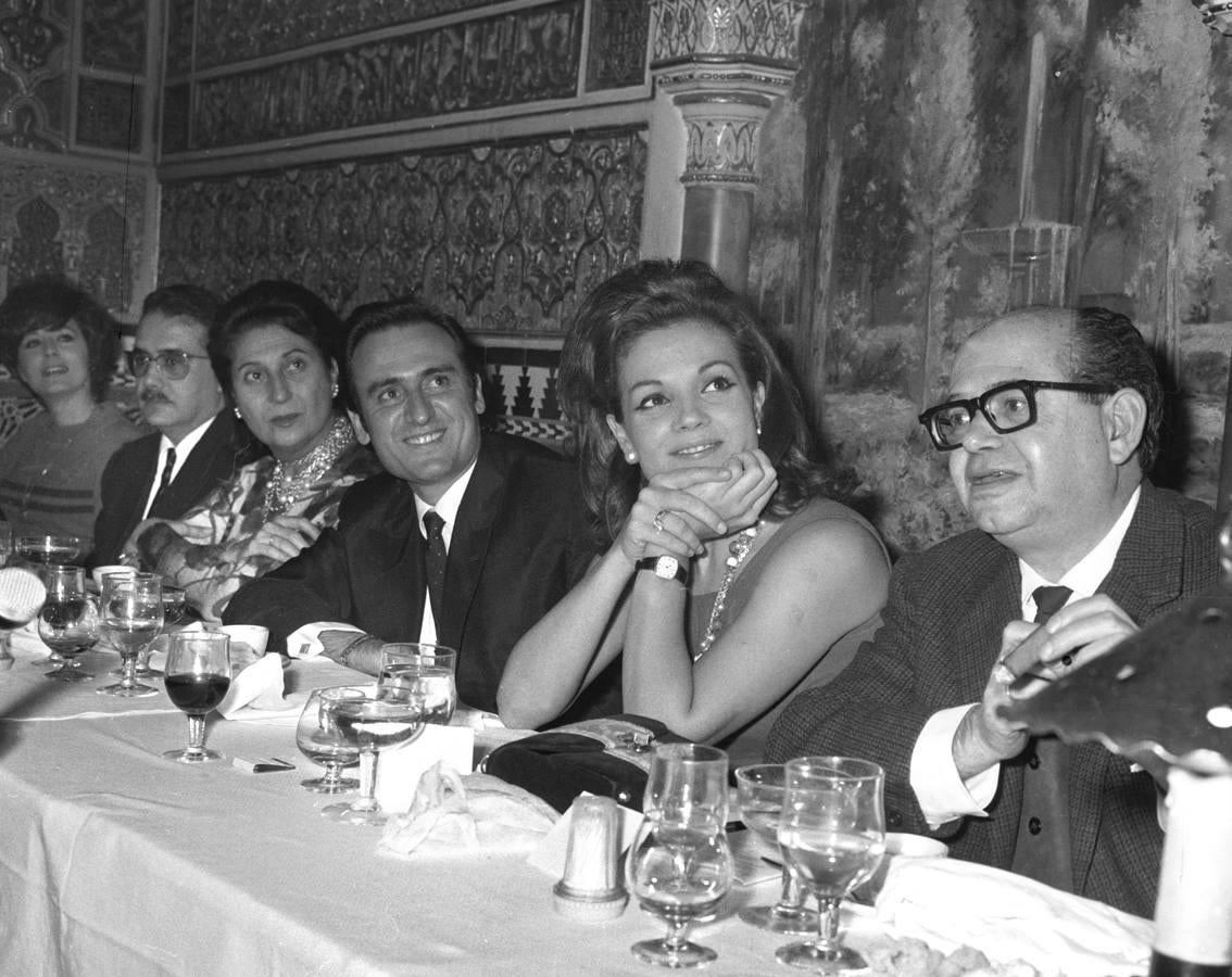 La actriz sevillana con Manolo Escobar. 