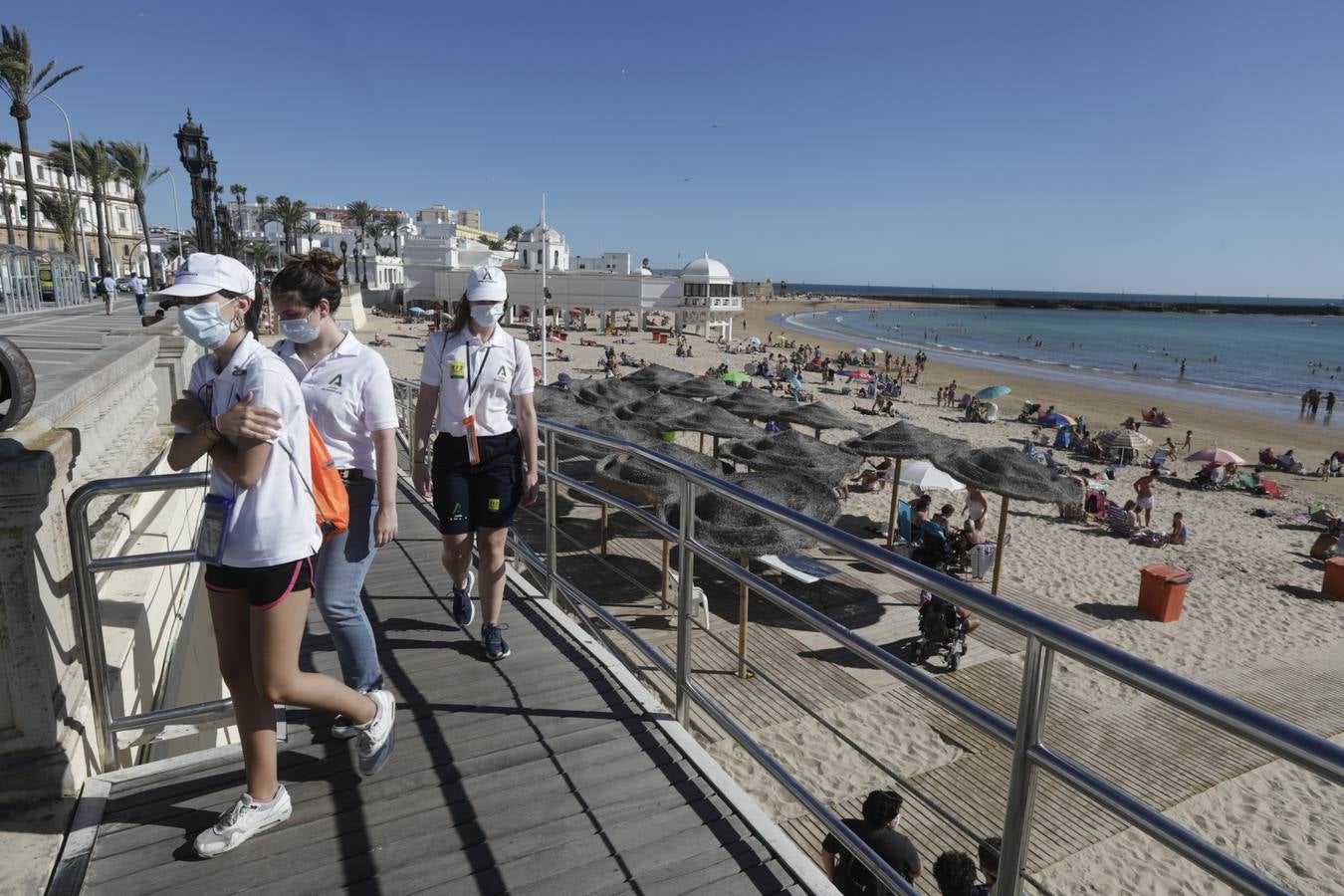 FOTOS: Las mascarillas, protagonistas de la cuenta atrás para la nueva normalidad en Cádiz