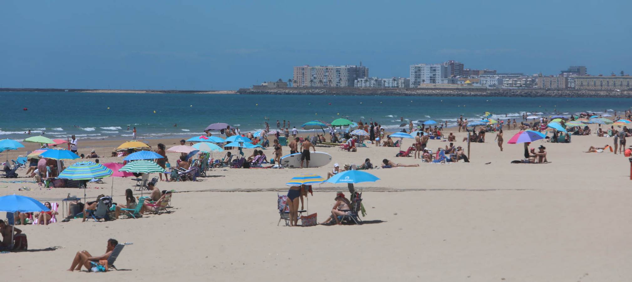 FOTOS: Las mascarillas, protagonistas de la cuenta atrás para la nueva normalidad en Cádiz