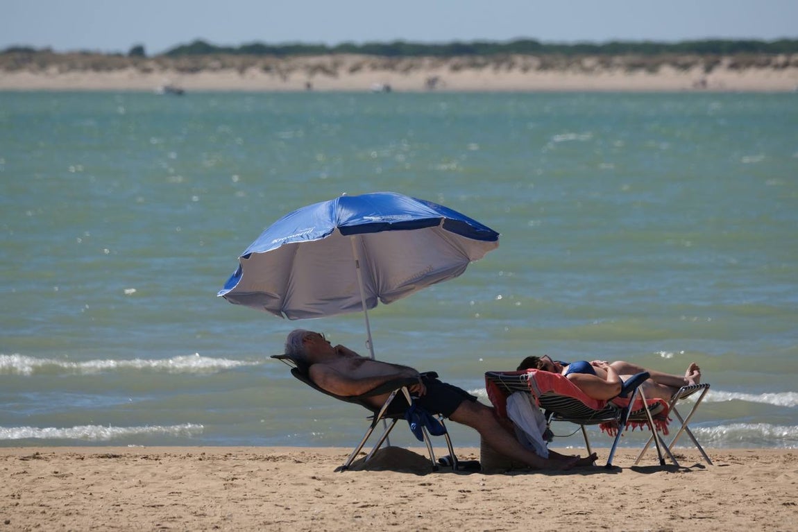 Tranquila jornada de playa en Sanlúcar de Barrameda