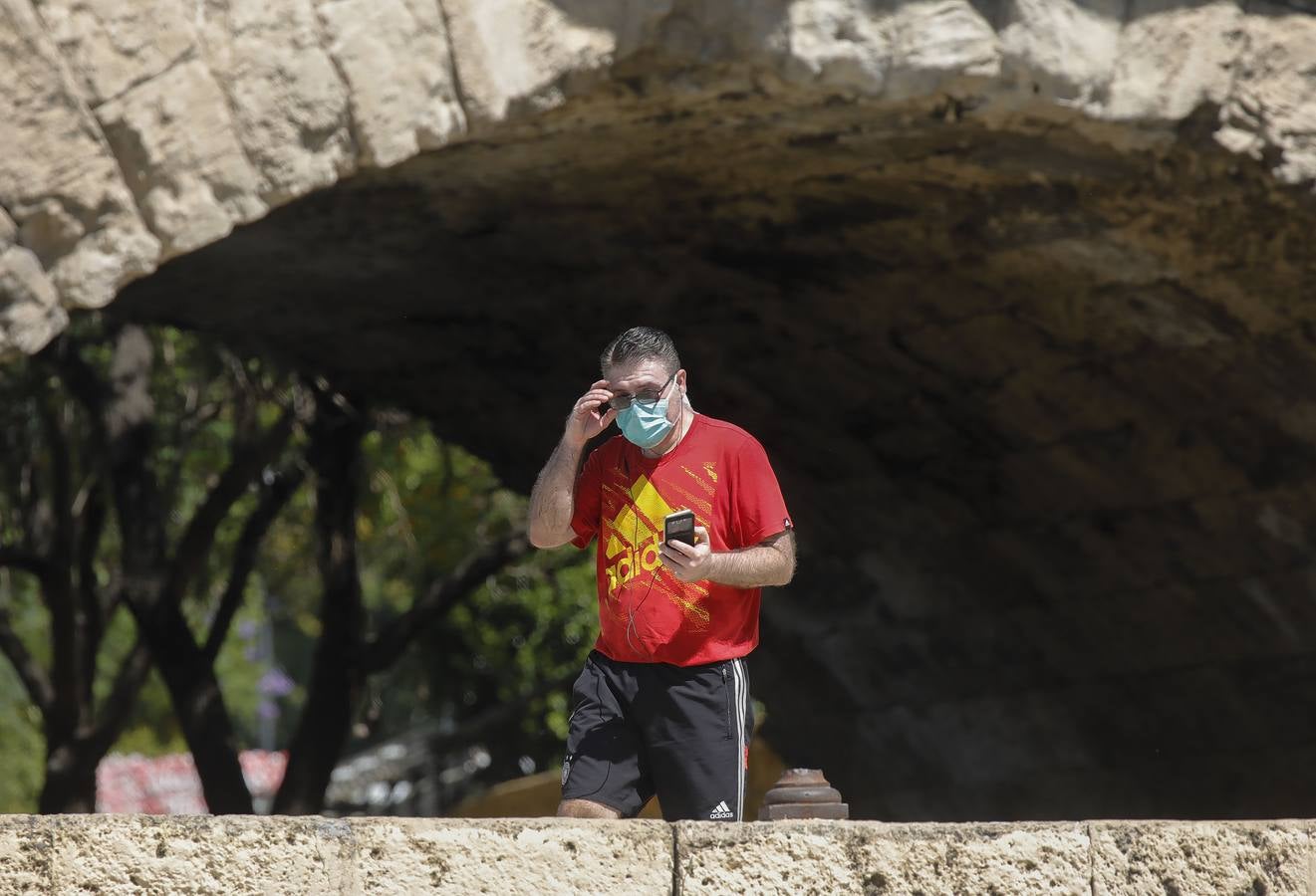 En imágenes, el calor marca la llegada de la «nueva normalidad» en Sevilla