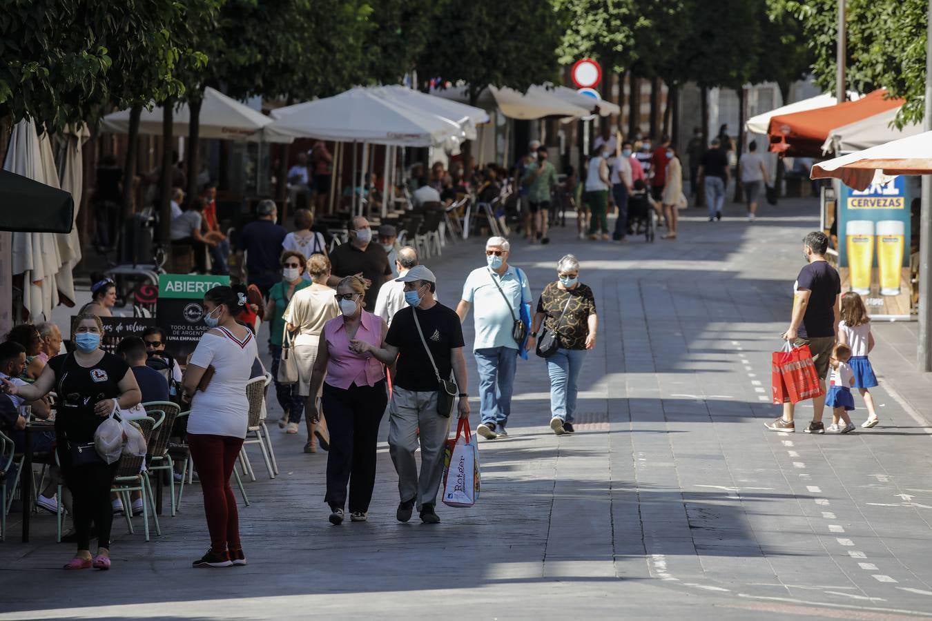 En imágenes, el calor marca la llegada de la «nueva normalidad» en Sevilla