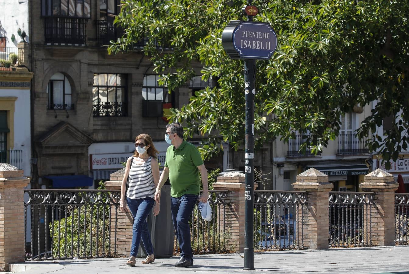 En imágenes, el calor marca la llegada de la «nueva normalidad» en Sevilla