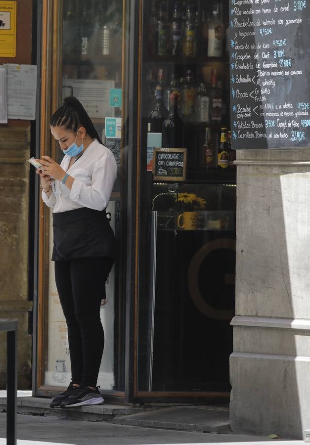 En imágenes, el calor marca la llegada de la «nueva normalidad» en Sevilla