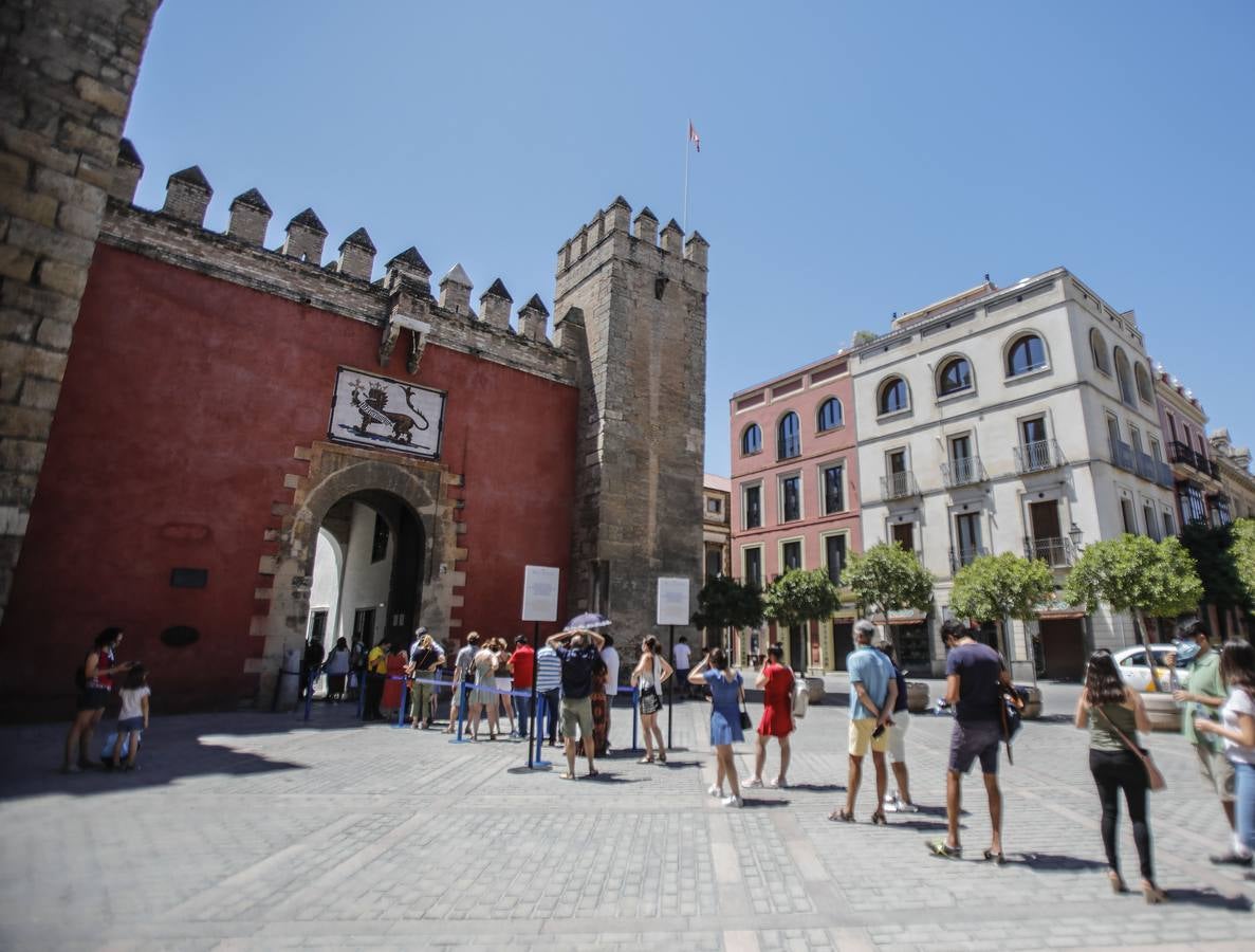 En imágenes, el calor marca la llegada de la «nueva normalidad» en Sevilla