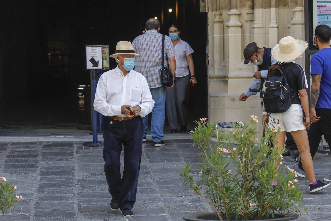 En imágenes, el calor marca la llegada de la «nueva normalidad» en Sevilla