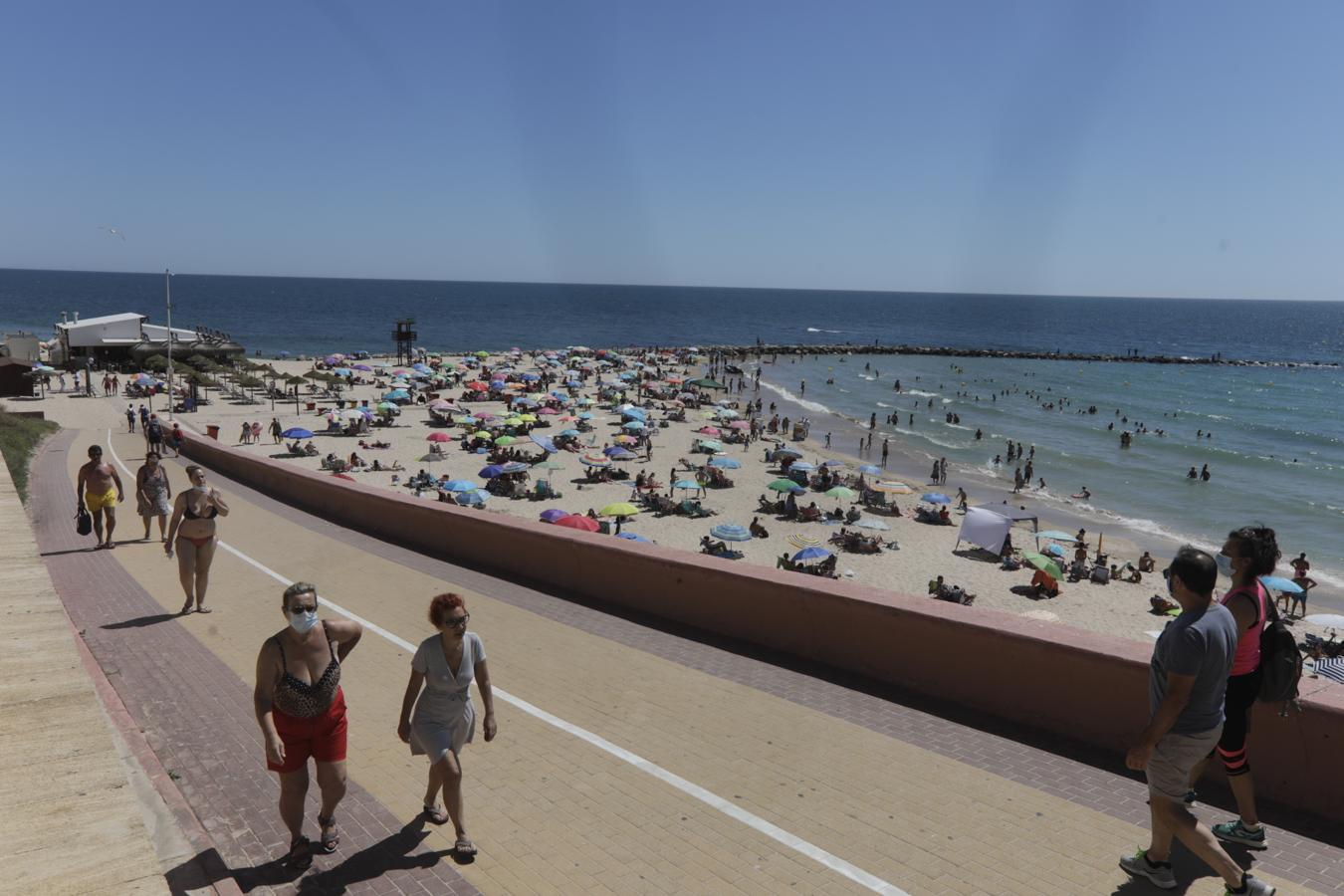 FOTOS: Cádiz presume de playas en el primer día de la &#039;nueva normalidad&#039;