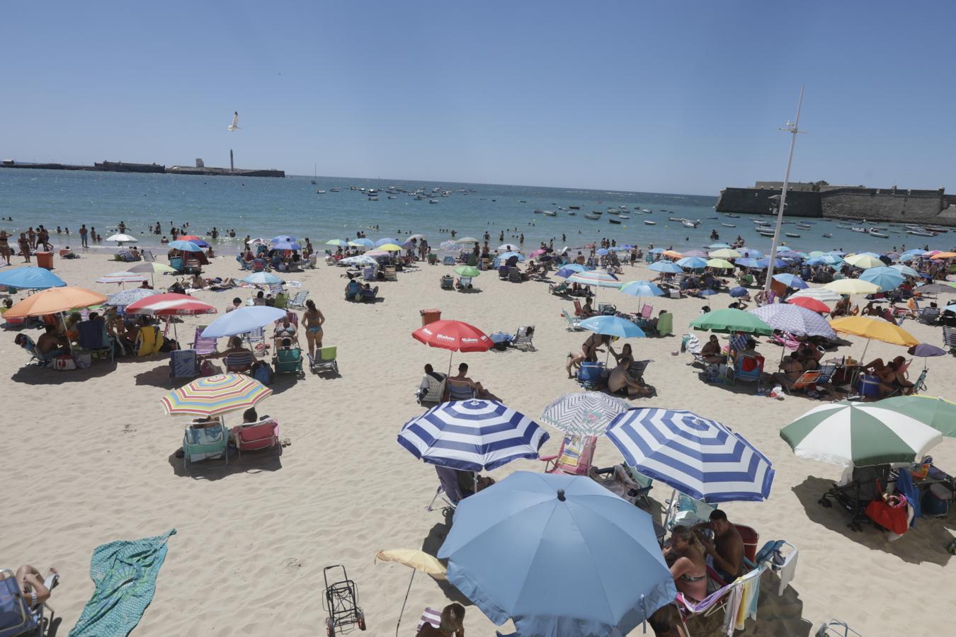 FOTOS: Cádiz presume de playas en el primer día de la &#039;nueva normalidad&#039;