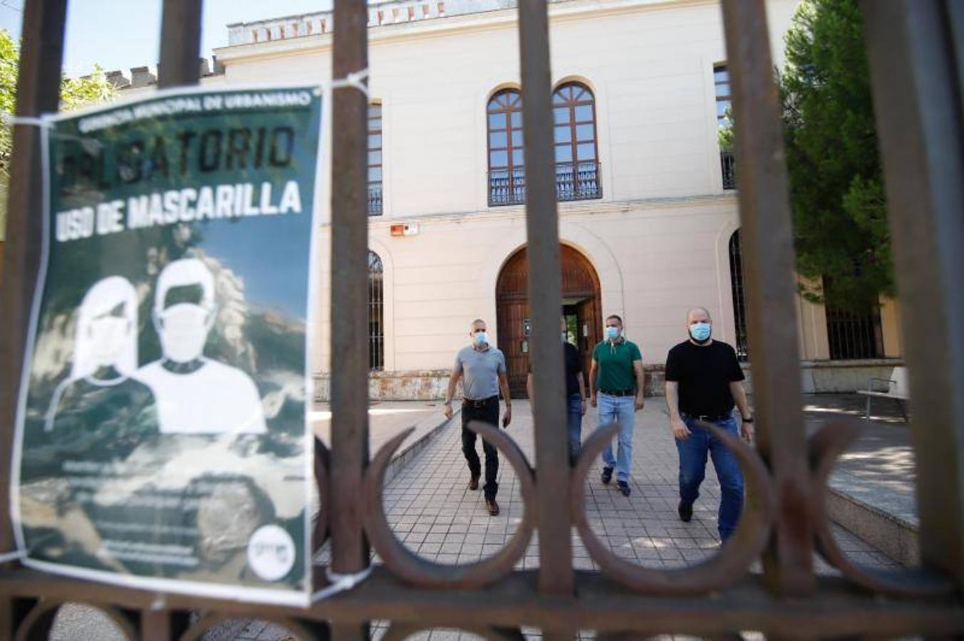 La vuelta de los trabajadores municipales al Ayuntamiento de Córdoba, en imágenes